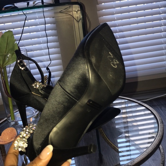 Marc Fisher Black satin pump with diamonds! - Picture 4 of 6